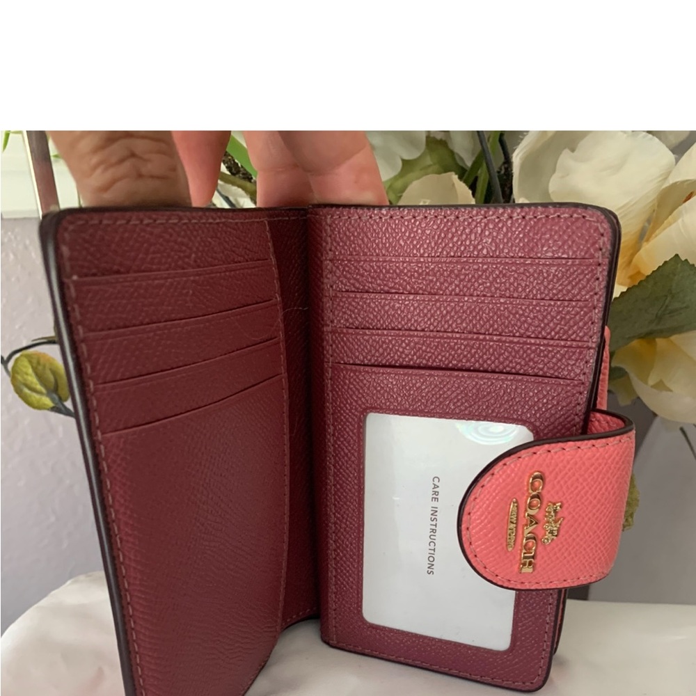 NWOT Coach Medium Leather Corner Zip Wallet - Picture 5 of 7